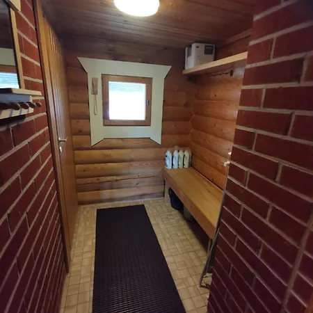 Vaehaereinari, Moekki Yllaeksellae Chalet