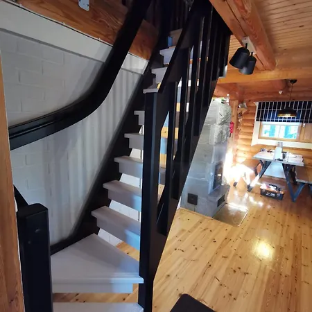Vaehaereinari, Moekki Yllaeksellae Chalet *