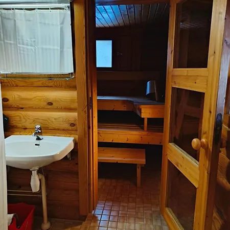 Vaehaereinari, Moekki Yllaeksellae Chalet